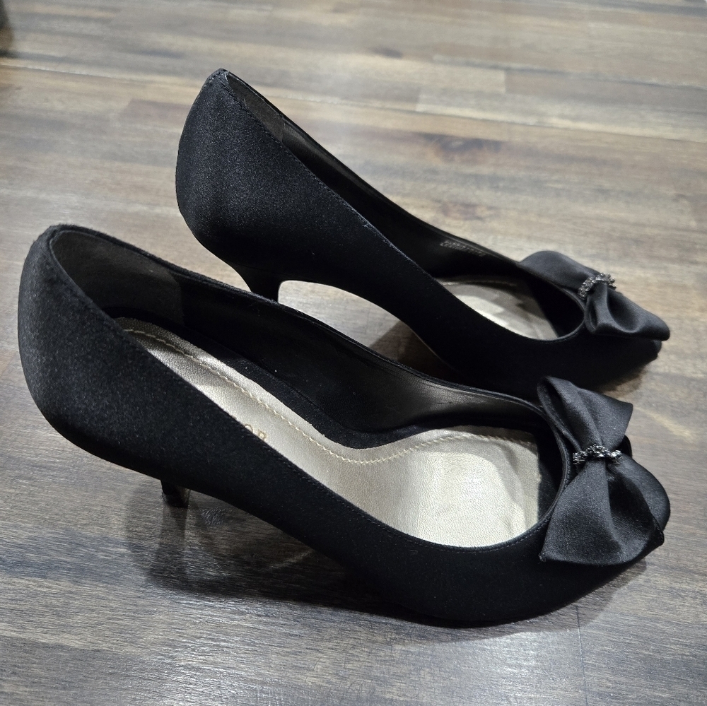 Ann Taylor Audrey Black Satin Bow Heels - Picture 6 of 17